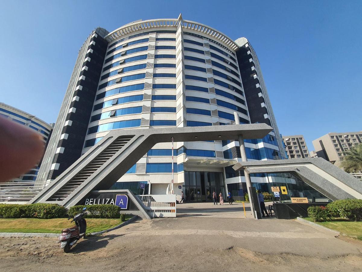 P C Homes At Belliza Near Airport Surate Exterior foto